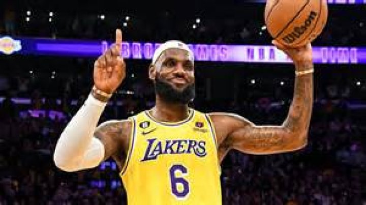 14 Best Fortnite Icon Skins, Ranked lebraon-james-with-suit-basketball-outfit-fortnite