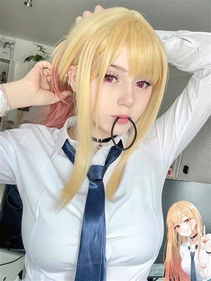 10 Best Shows Like Horimiya Marin-doing-cosplay-in-My-Dress-Up-Darling