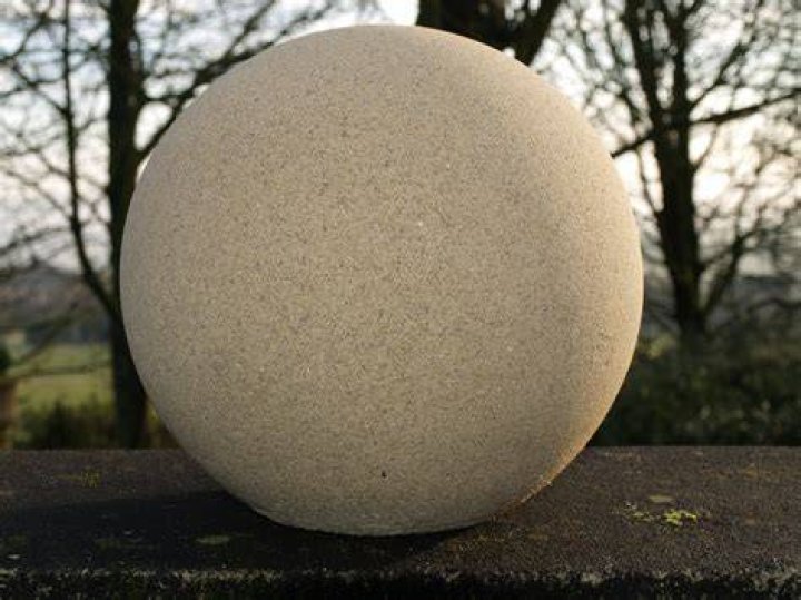Rolling-Big-Stone-Ball