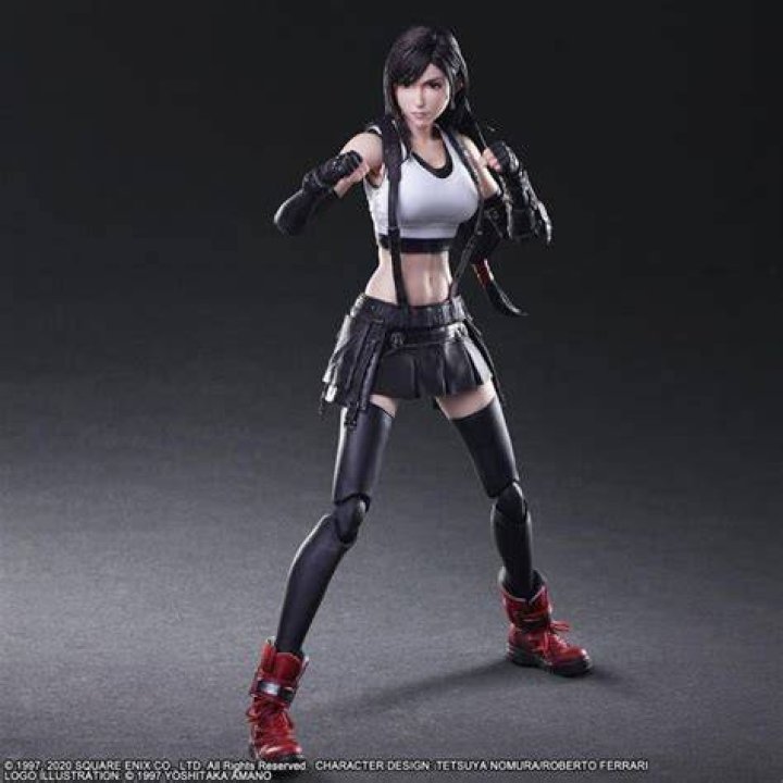 Best Final Fantasy Gifts That Will Make Any Party Complete Tifa-Play-Arts-statue
